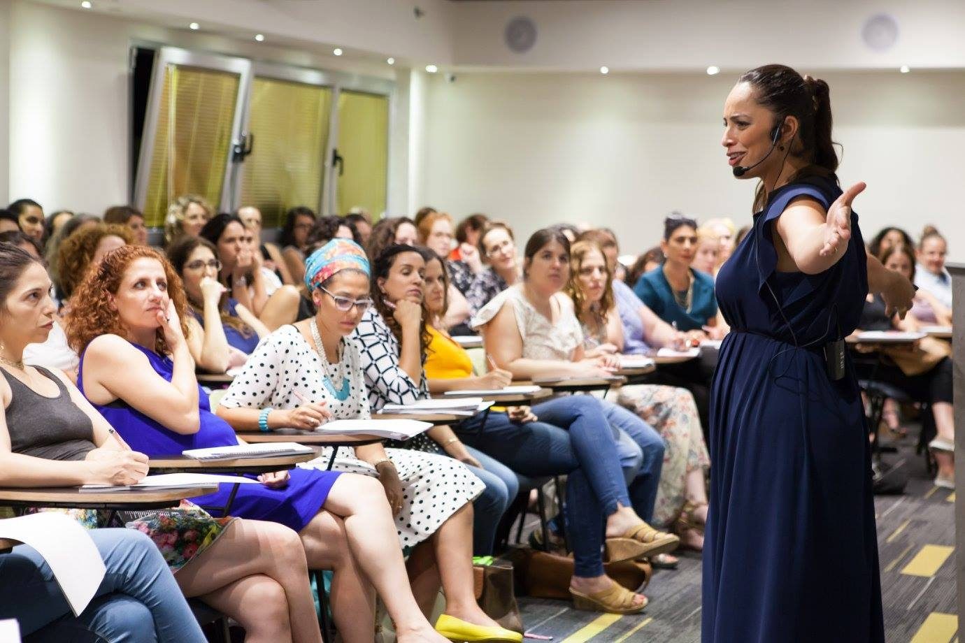 מה קרה לאישה שסירבה להיות עוד בורג במכונה, "כמו כולם"?
